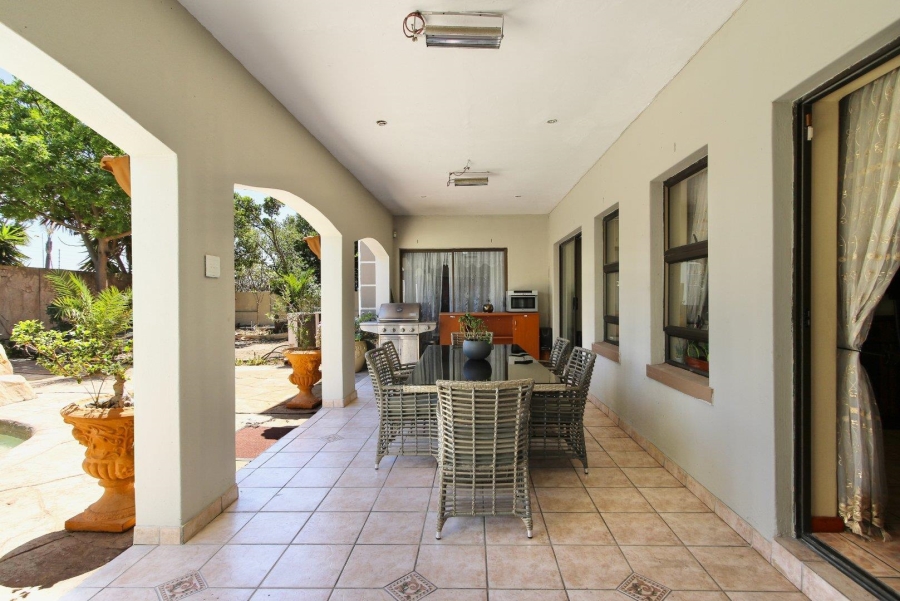 6 Bedroom Property for Sale in Sunset Beach Western Cape